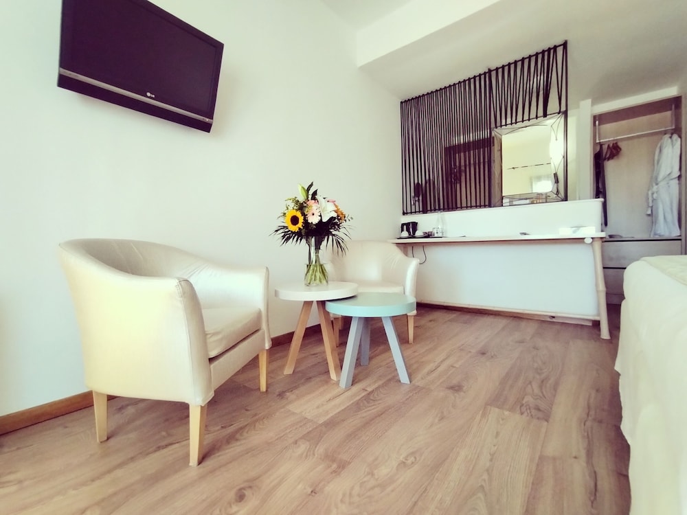 Classic Double or Twin Room, Garden View - Photo 4