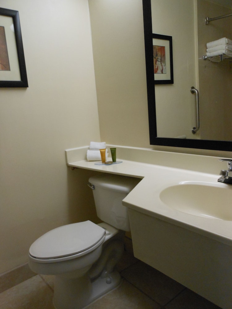 Room, Multiple Beds, Non Smoking - Photo 5