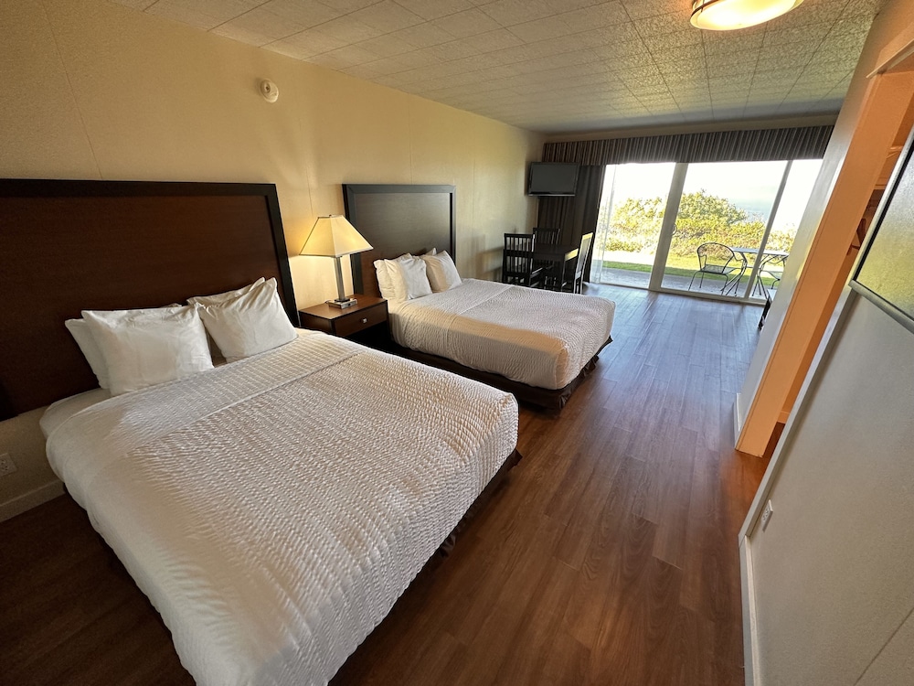 Double Queen Suite View (Pet Friendly)