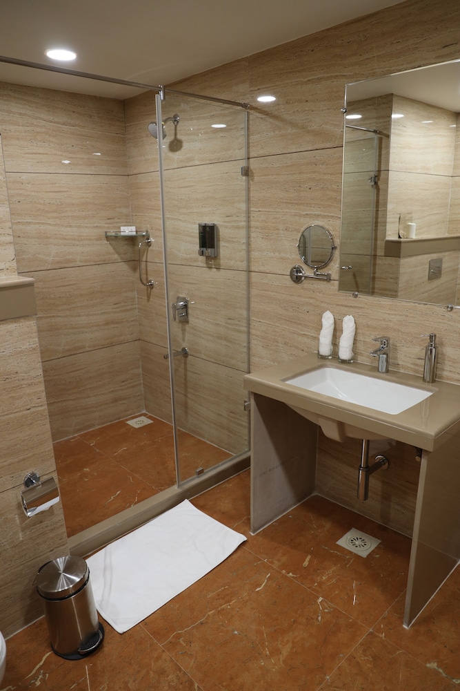 Suite - Photo 14