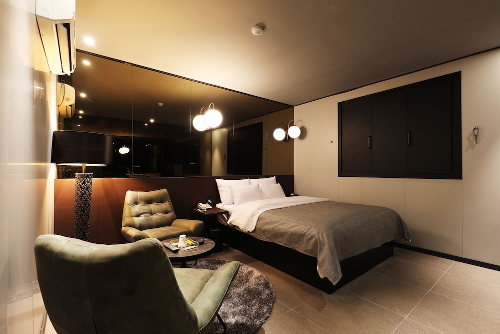 Standard Double Room - Photo 19