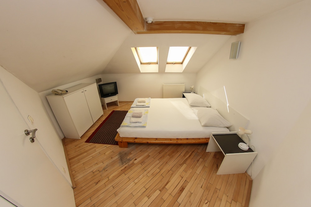 Economy Double Room, 1 Queen Bed, Garden View photo 1