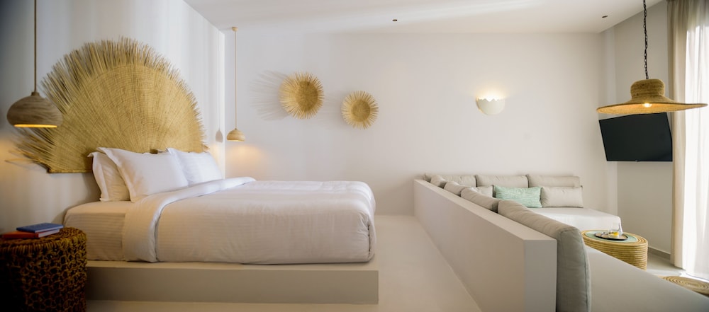 Junior Suite with Private Heated Pool - Photo 3