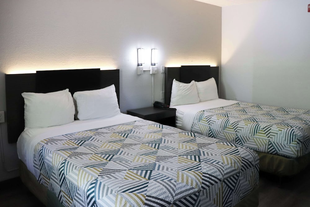 Standard Room, 2 Double Beds, Non Smoking - Photo 2