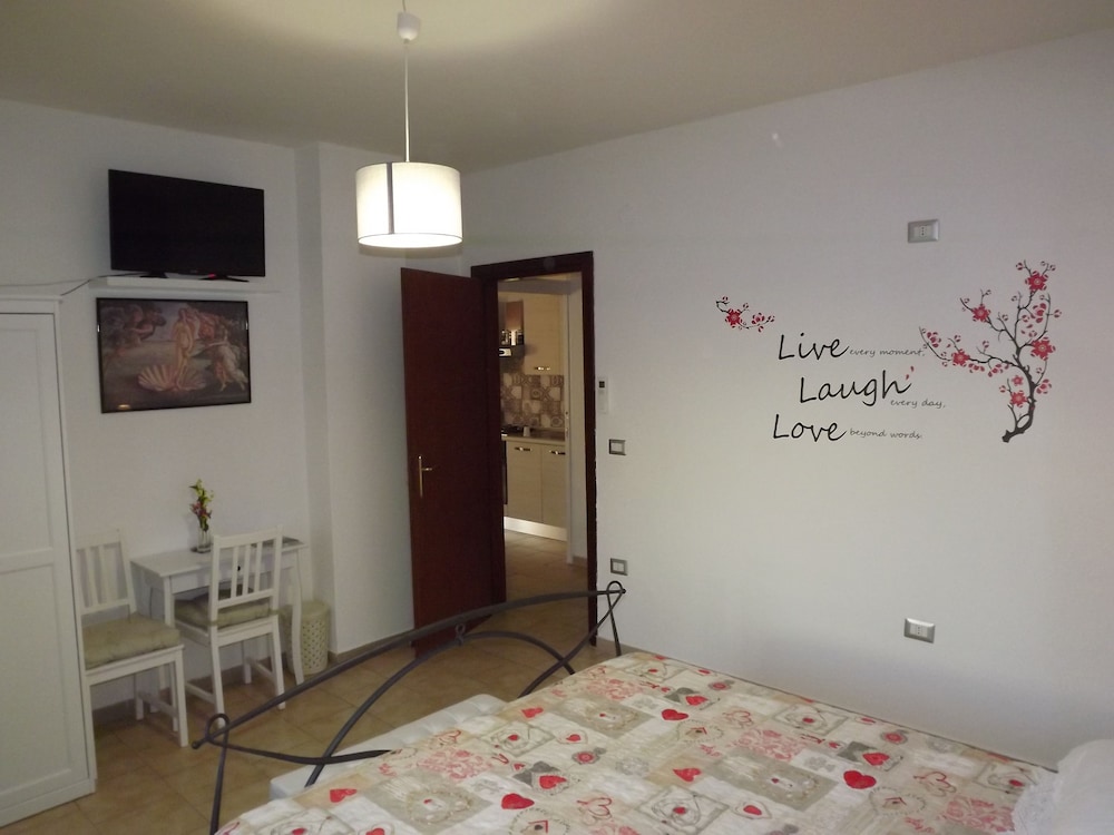 Family Room, 1 Bedroom, Kitchenette, Garden View photo 2