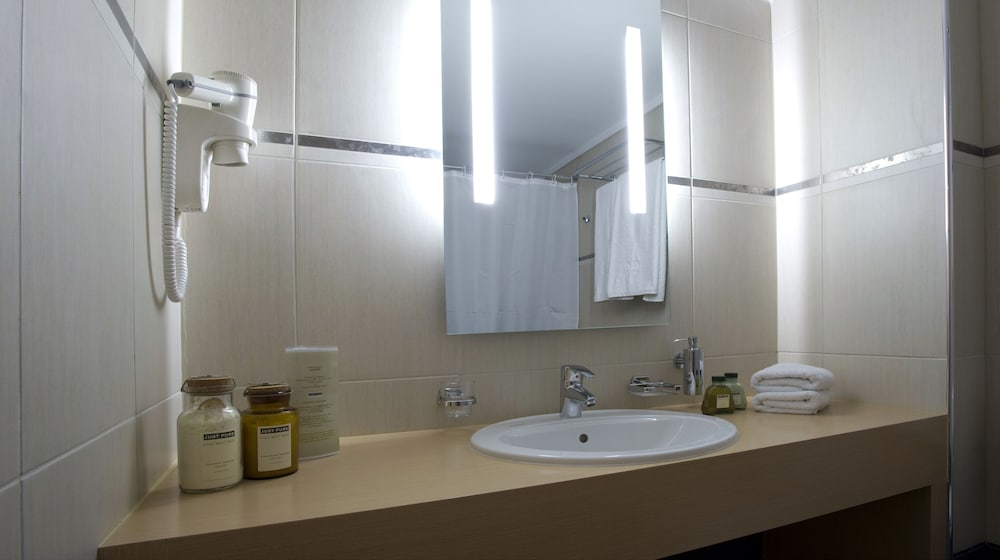 Economy Suite - Photo 18