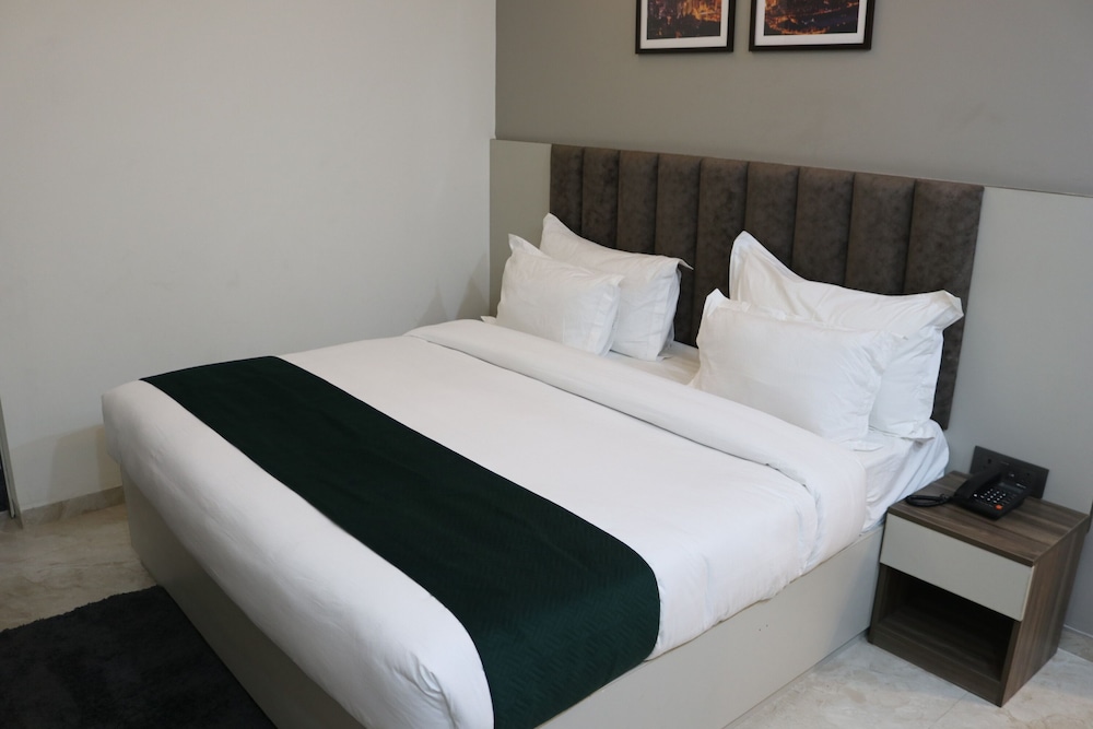 Deluxe Room - Photo 6