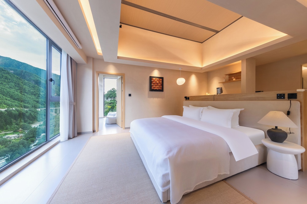 Superior Suite, Mountain View photo 3
