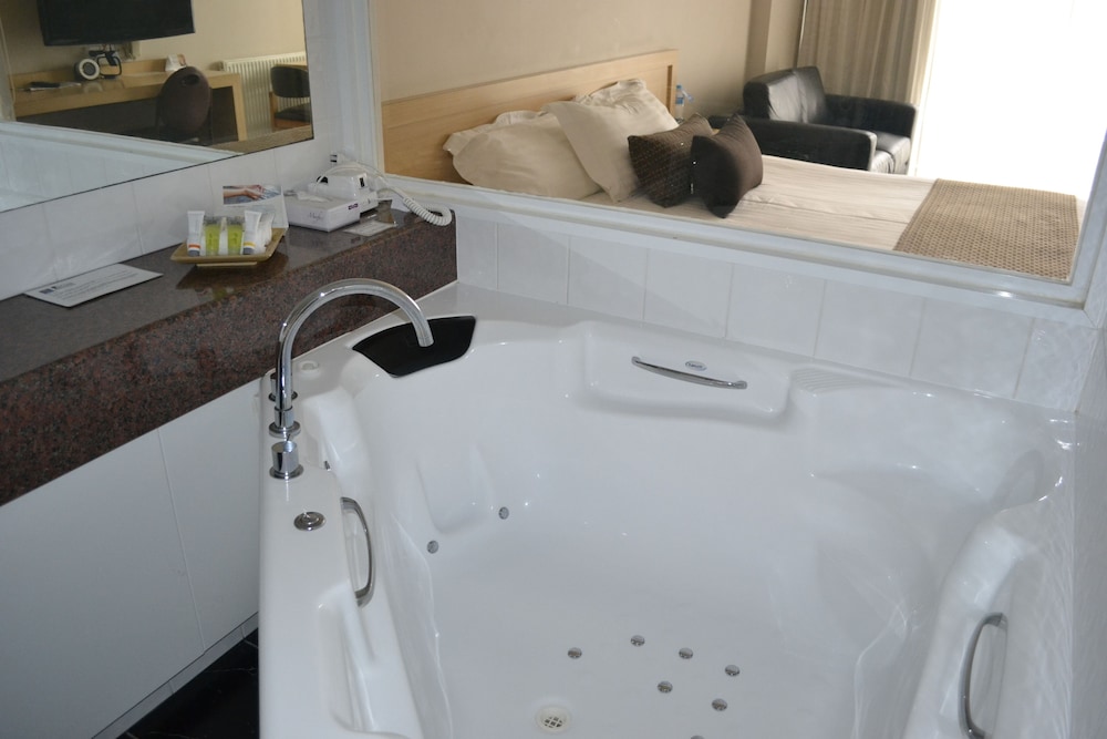 King Spa with Harbour Views photo 3