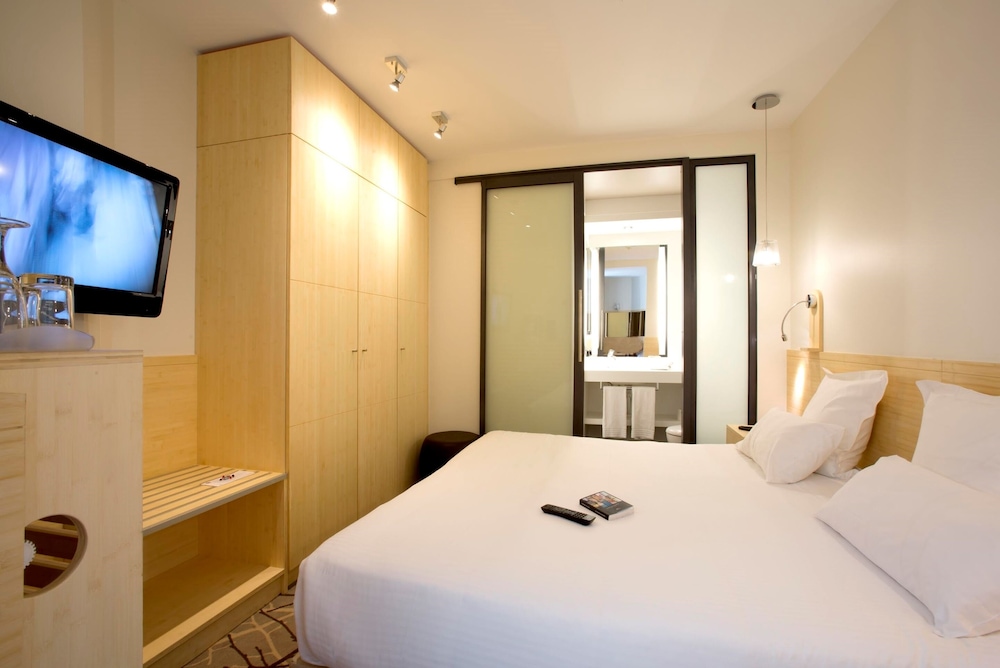 Standard Room, 1 King Bed, Accessible, Non Smoking