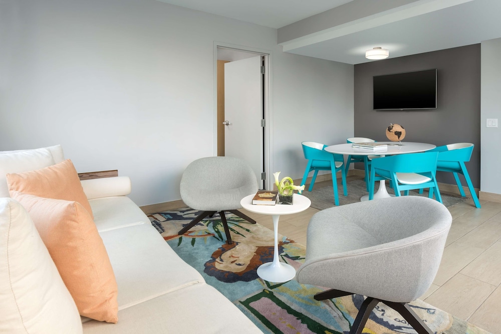 Suite, 1 King Bed, Balcony, Pool View