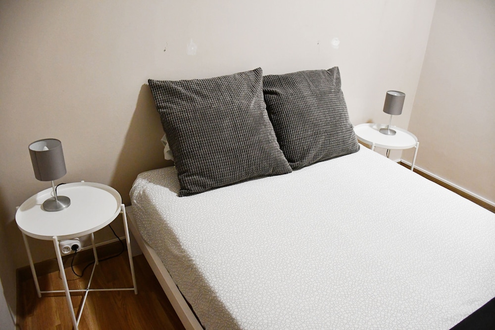 Basic Apartment photo 3