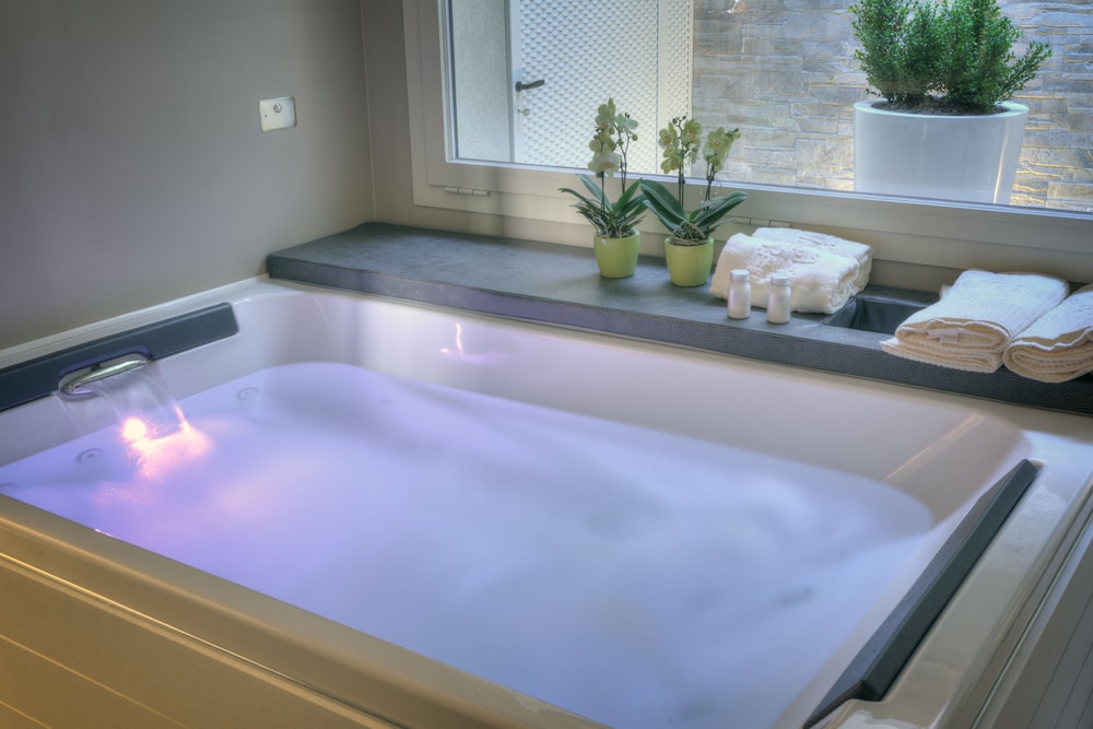 Royal Suite Spa, jetted tub (3 people)