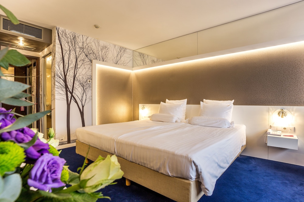 Luxury Room, Non Smoking - Photo 2