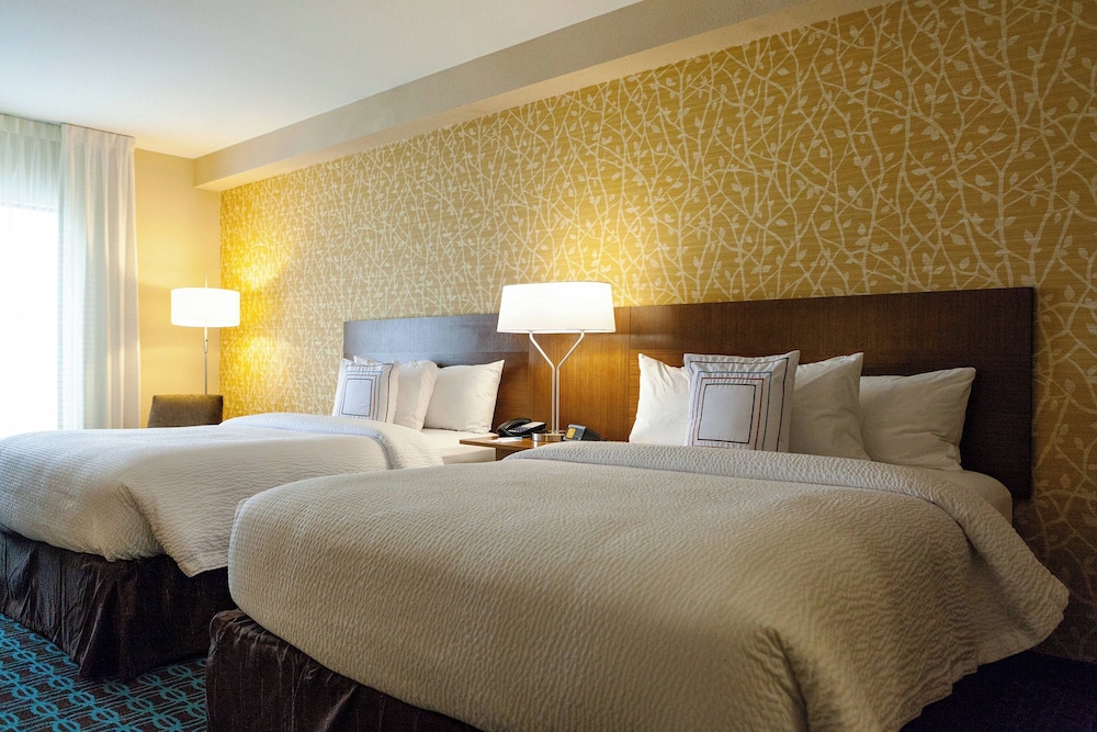 Room, 2 Queen Beds (Mobility/Hearing Access, Roll-in Shwr)