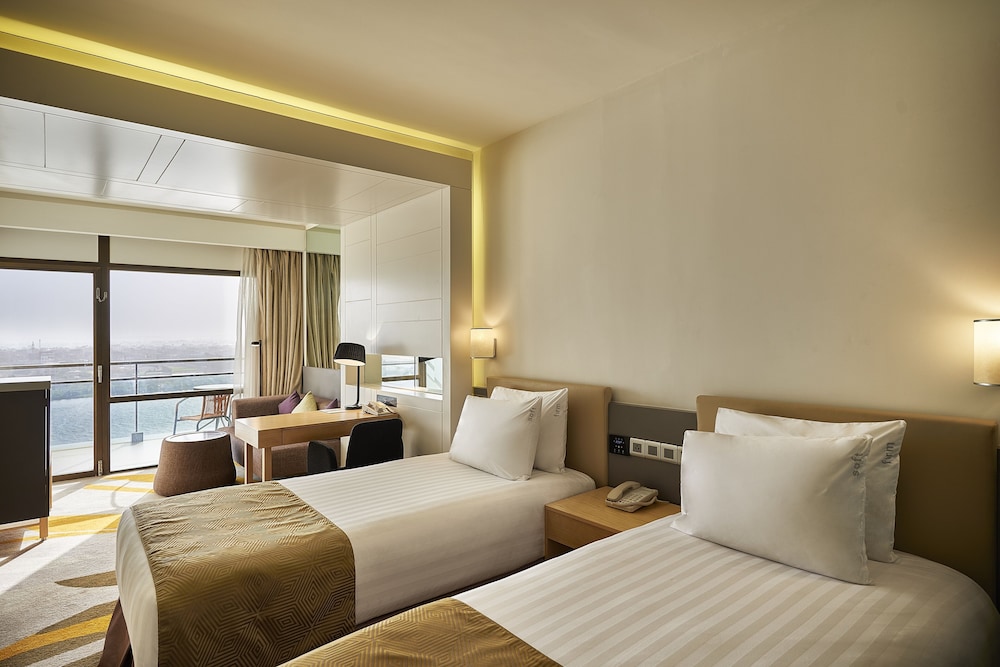 Standard Room, 2 Twin Beds, Smoking, City View