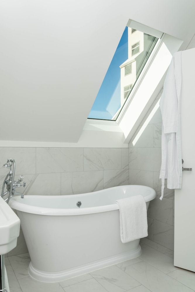 Royal Skylight Room - Photo 5