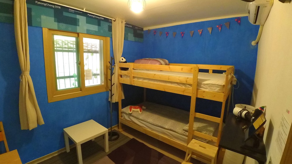 Budget Twin Room (Koreans Not Allowed) photo 2