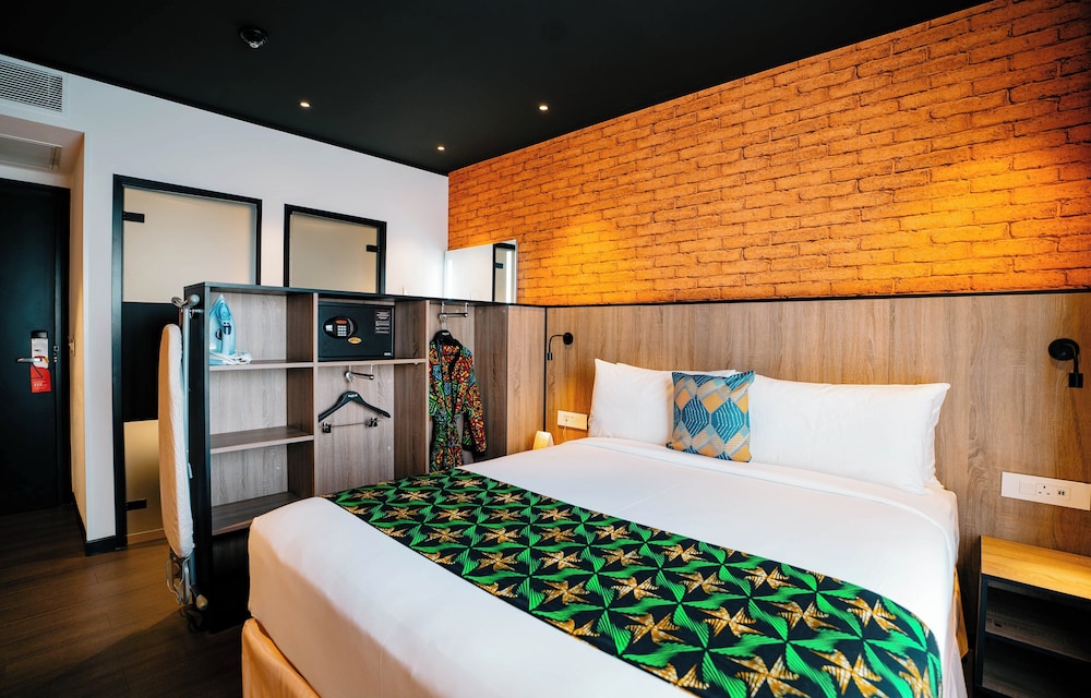 Standard Room, 1 Queen Bed - Photo 1