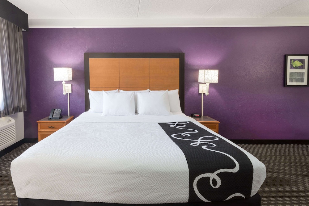 Room, 1 King Bed, Accessible, Non Smoking - Photo 2