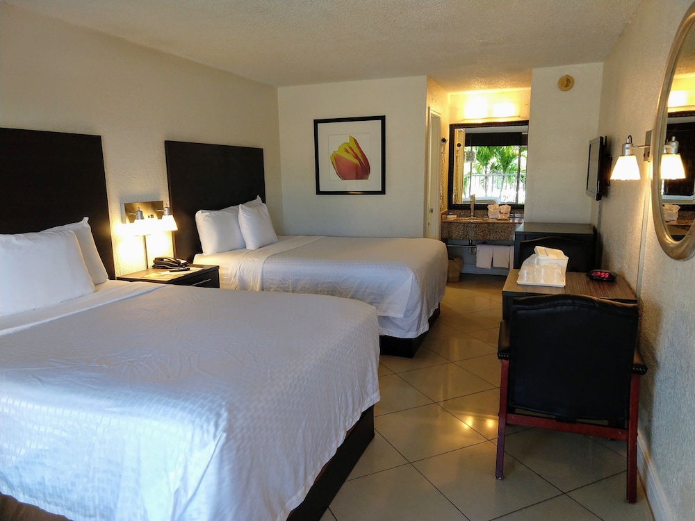 Deluxe Room, 2 Queen Beds, Refrigerator & Microwave - Photo 1