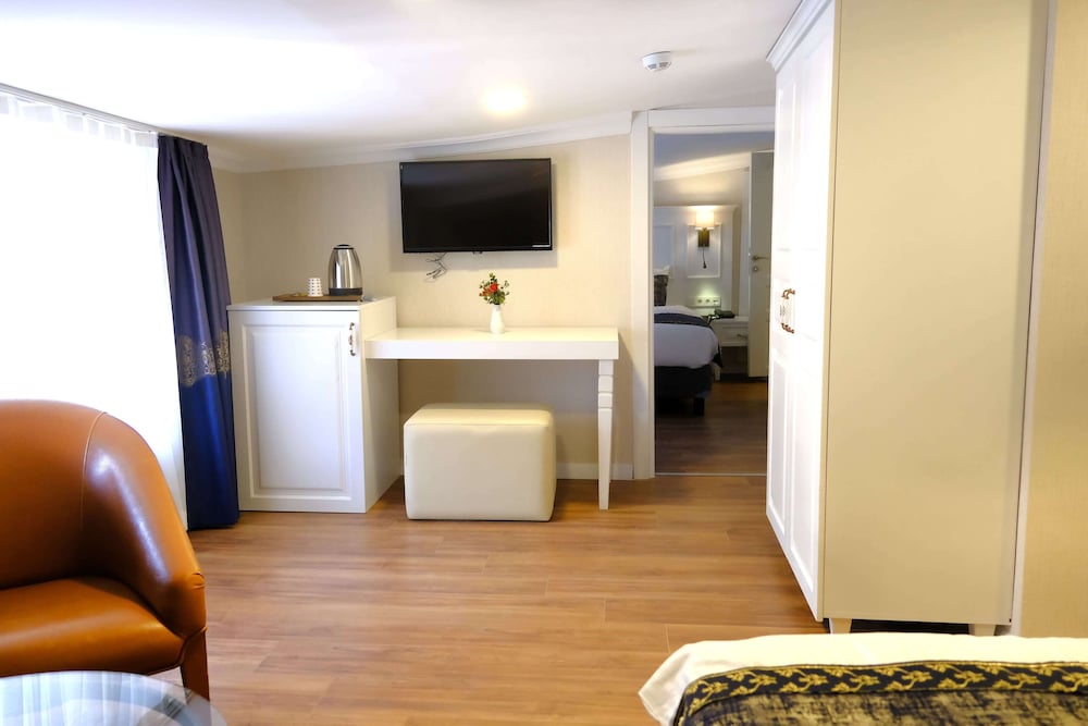 Family Room, 2 Bedrooms photo 1