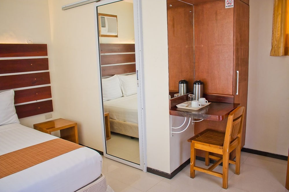 Deluxe Quadruple Room, 2 Double Beds photo 2