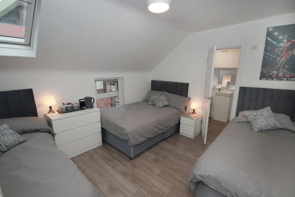 Room, Multiple Beds, Ensuite photo 1