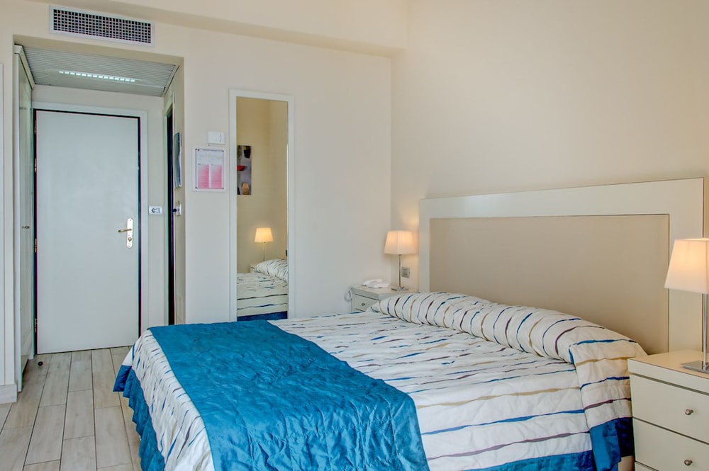 Superior Double Room, Balcony, Sea View - Photo 4
