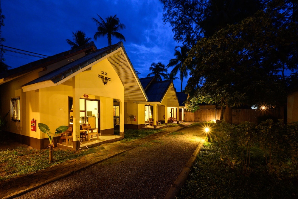 Garden Bungalow photo 2