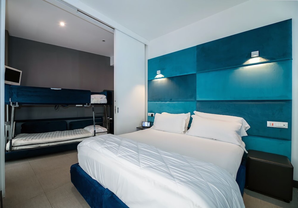 Family Room, 2 Bedrooms