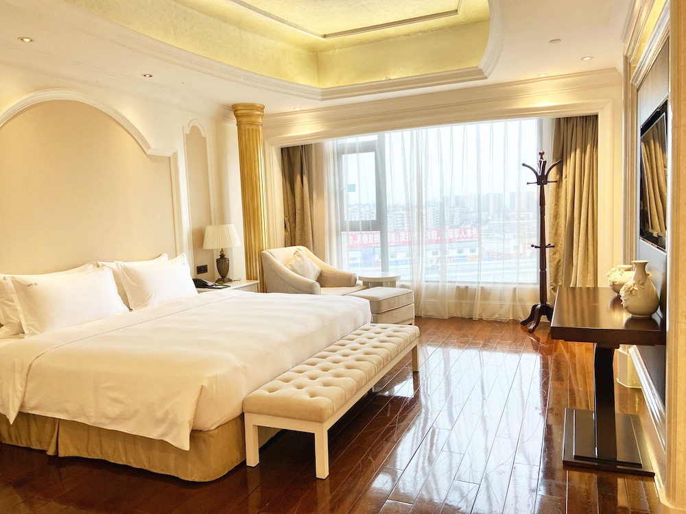 Suite, 1 King Bed (Living, Dining, Meeting) - Photo 9