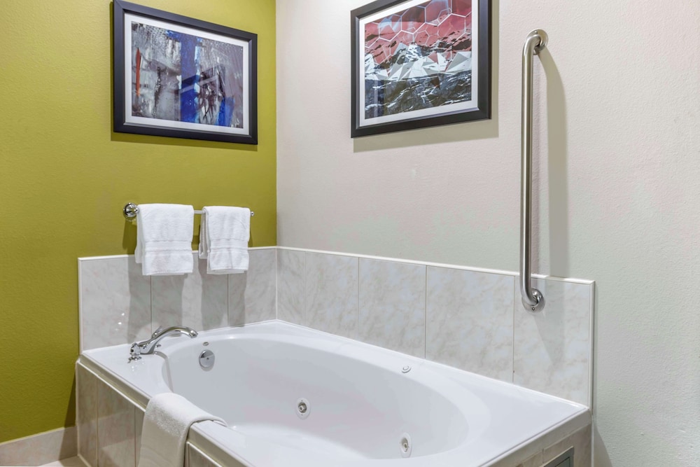Standard Room, 2 Queen Beds, Accessible, Jetted Tub - Photo 3