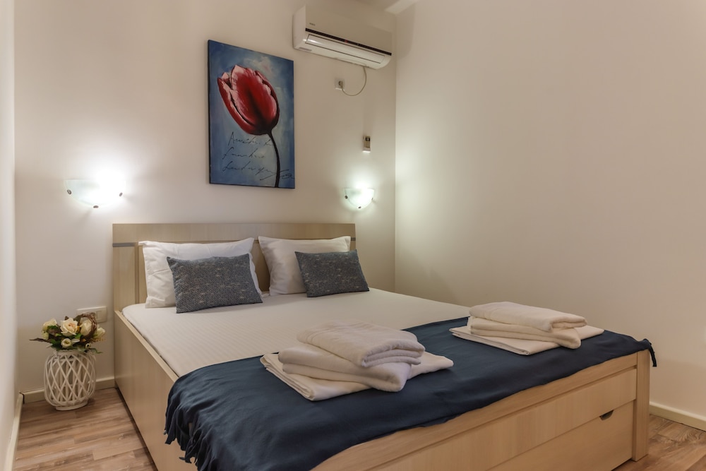Standard Apartment, 1 Bedroom, Non Smoking, Partial Sea View photo 1