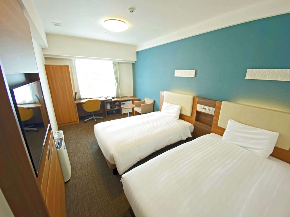 Room, Multiple Beds, Non Smoking thumbnail 6