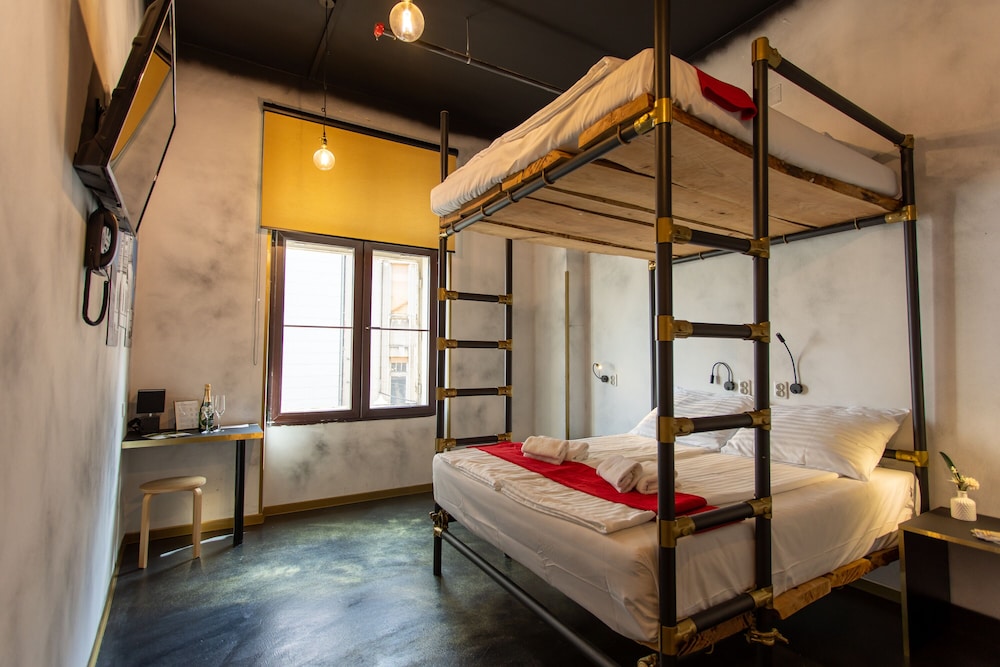 Grahor & Klein Room, Main Street View photo 1