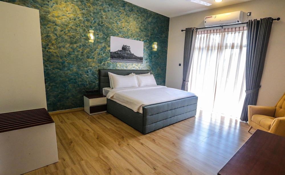 Exclusive Apartment, 3 Bedrooms, Non Smoking, City View