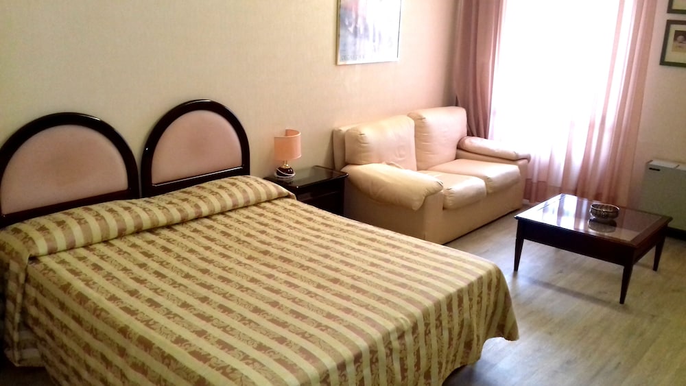 Standard Room - Photo 1