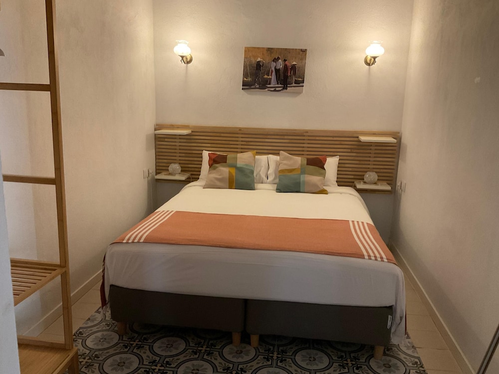 Deluxe Double Room, Ensuite, Courtyard View (Azafran) photo 3