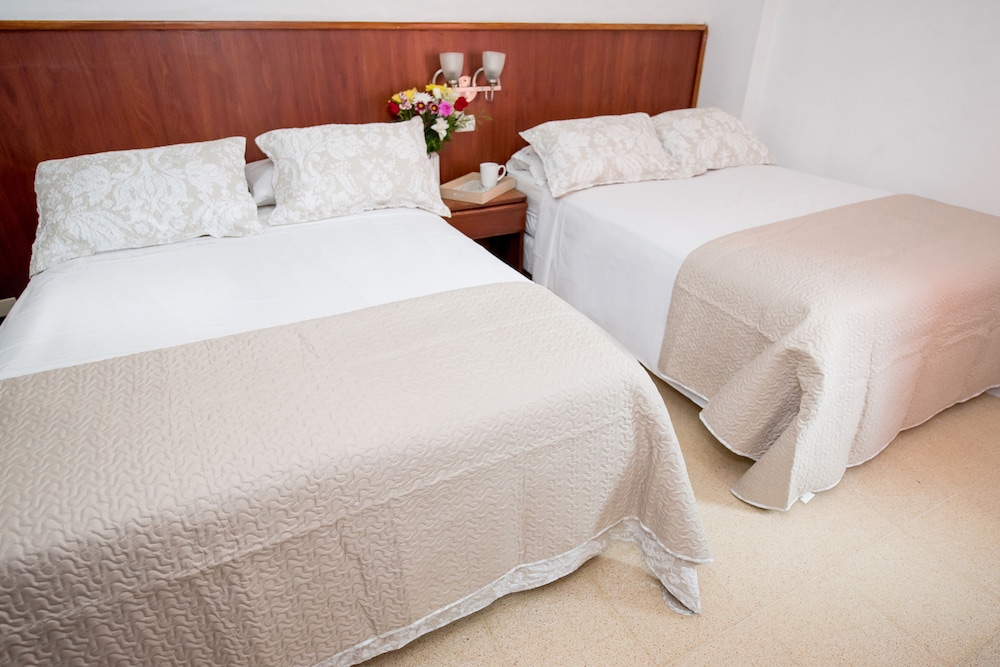 Classic Quadruple Room, 2 Double Beds, Non Smoking photo 1