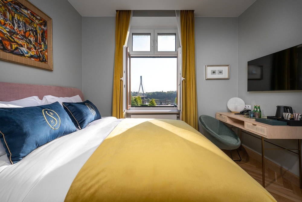Classic Double Room (River View) photo 2