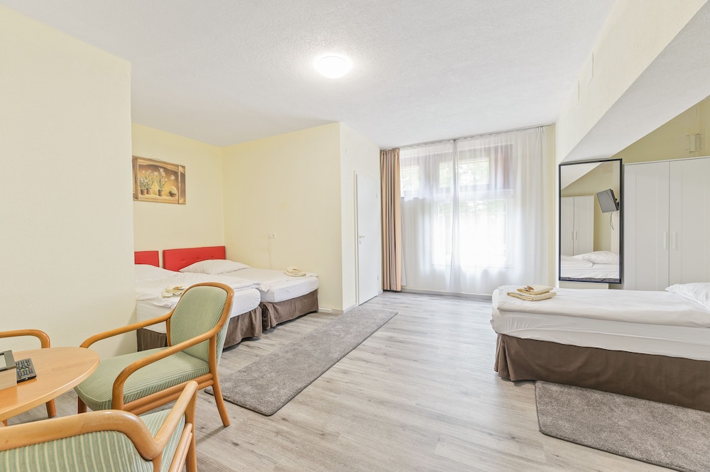 Standard Triple Room, Private Bathroom