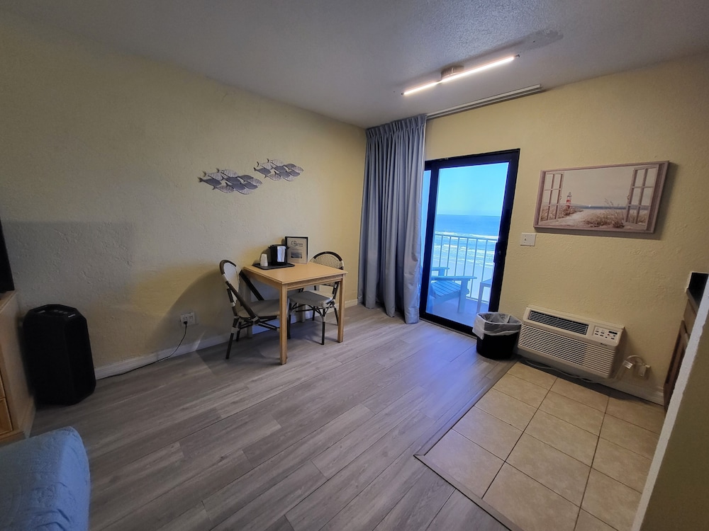 Standard Room, 1 King Bed, Kitchenette, Oceanfront - Photo 9