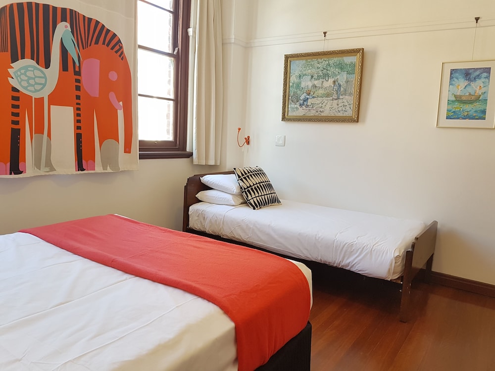 City Apartment, 2 Bedrooms photo 3