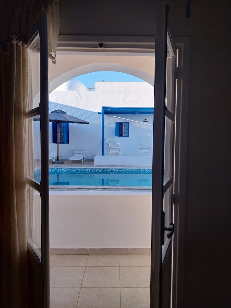 Family Room, 2 Bedrooms, Pool View photo 1