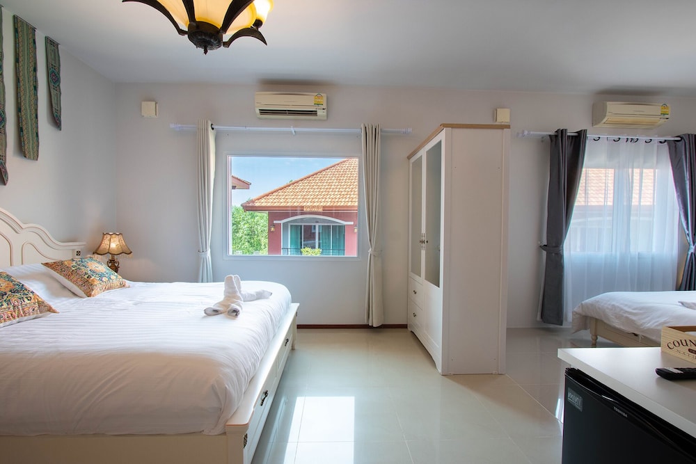 Family Quadruple Room, Multiple Beds, Non Smoking photo 2