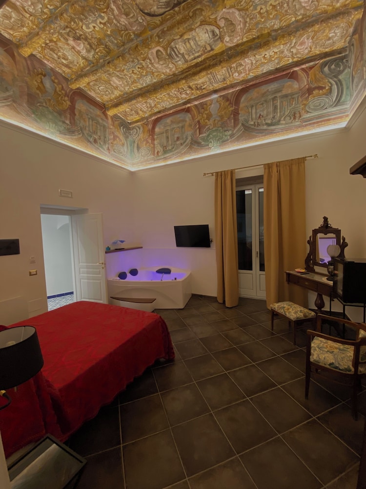 Suite, Sea View