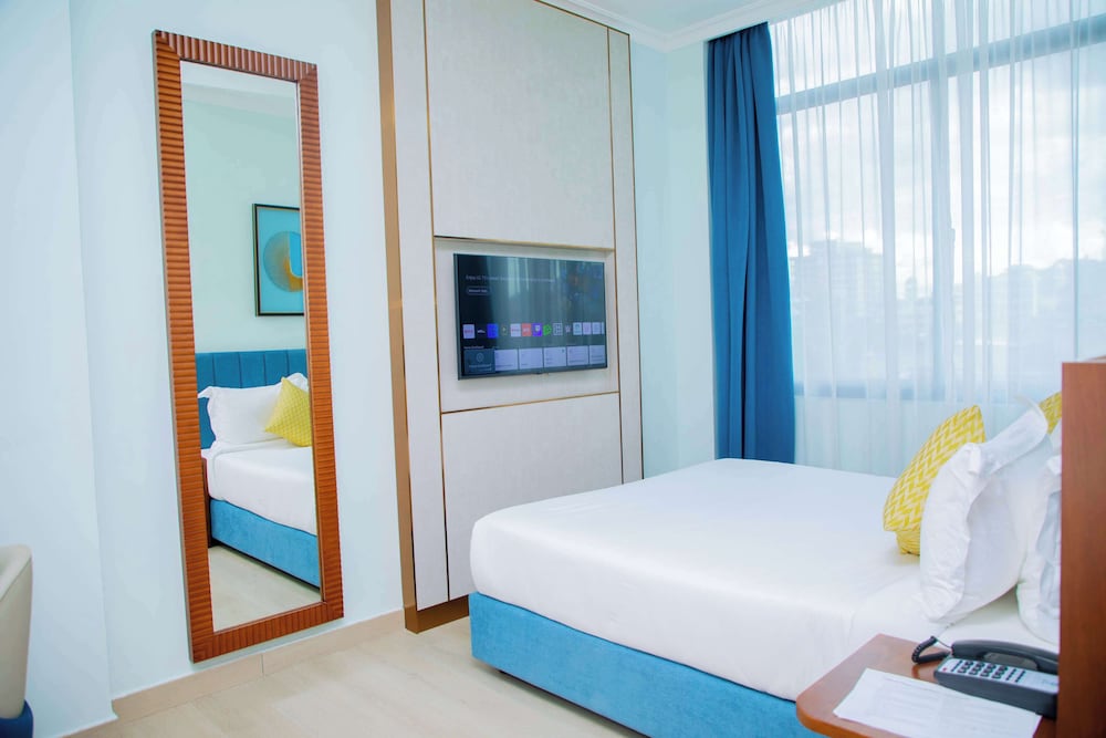 Deluxe Room, 1 Queen Bed, Non Smoking photo 2