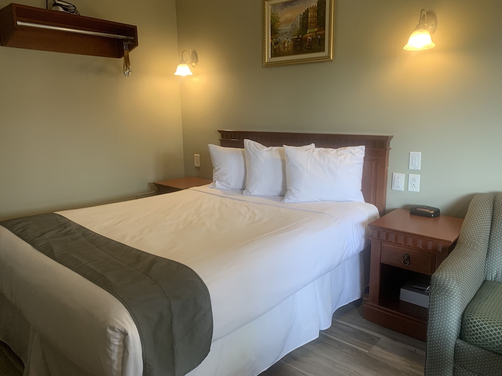 Classic Room, 1 Queen Bed photo 2