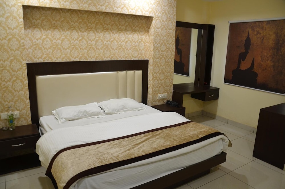 Superior Double Room, City View